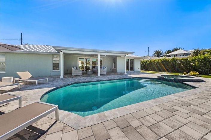 Image No.27-3 Bed Property for sale