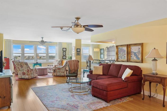 Image No.3-Propriété de 3 chambres à vendre à St. Petersburg