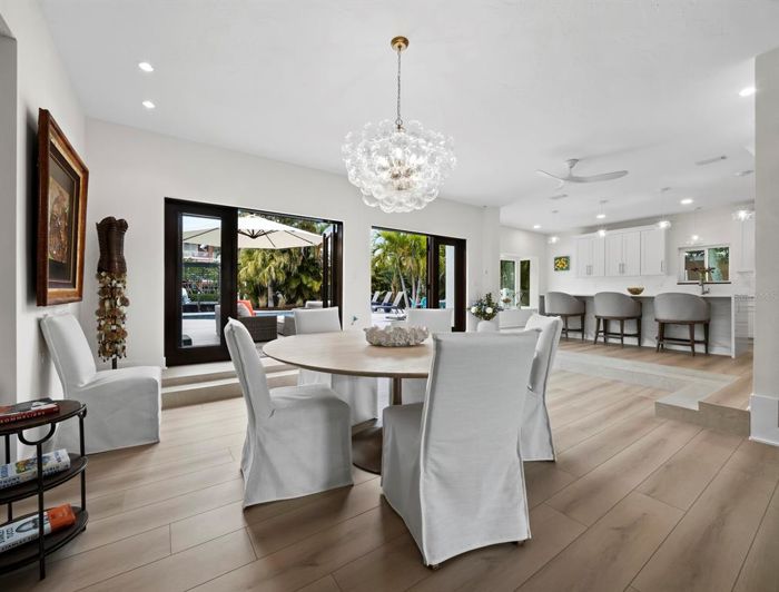 Image No.10-4 Bed Property for sale