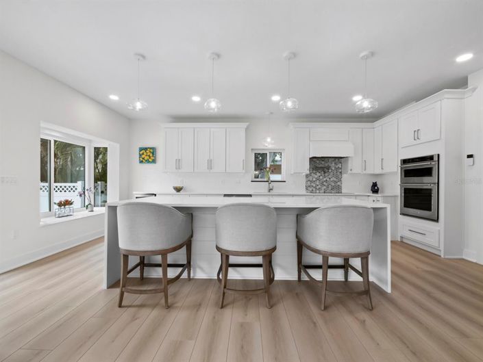 Image No.12-4 Bed Property for sale