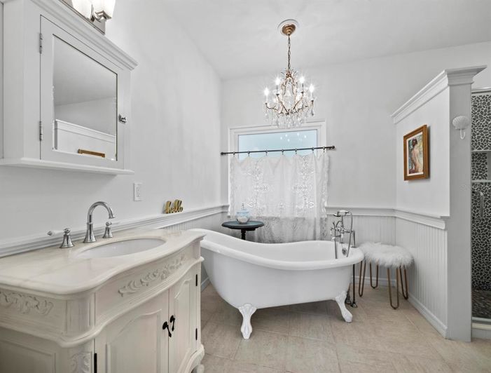 Image No.42-4 Bed Property for sale