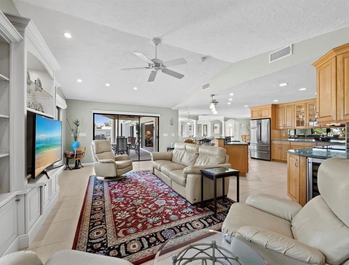 Image No.16-4 Bed Property for sale