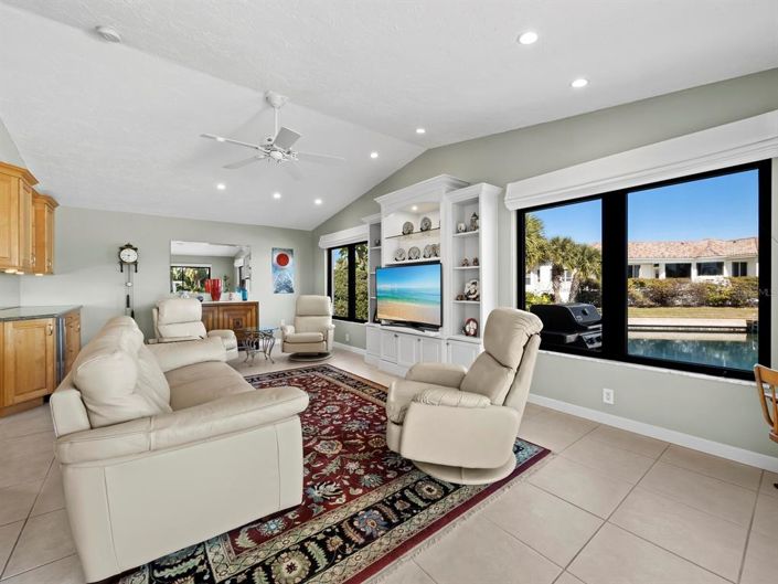 Image No.17-4 Bed Property for sale