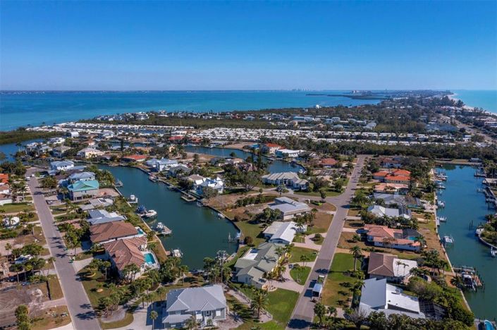 Image No.43-4 Bed Property for sale