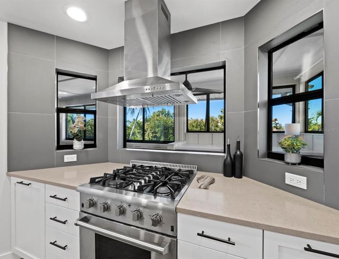 Image No.17-3 Bed Property for sale