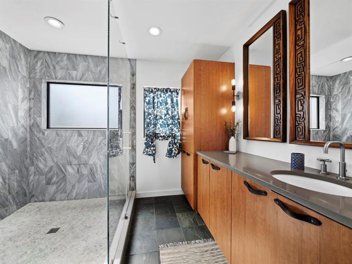 Image No.27-3 Bed Property for sale