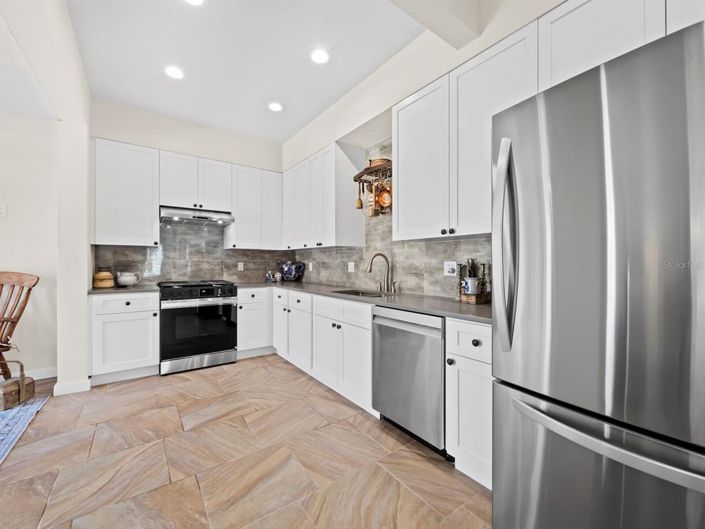 Image No.37-3 Bed Property for sale