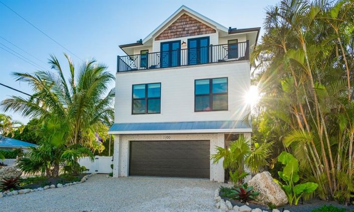 Image No.10-7 Bed Property for sale