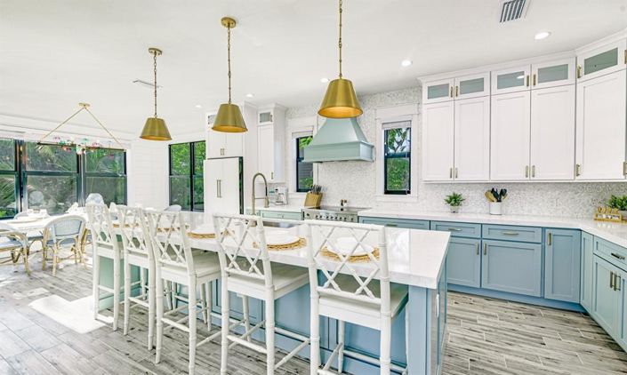 Image No.15-7 Bed Property for sale