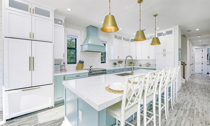 Image No.17-7 Bed Property for sale