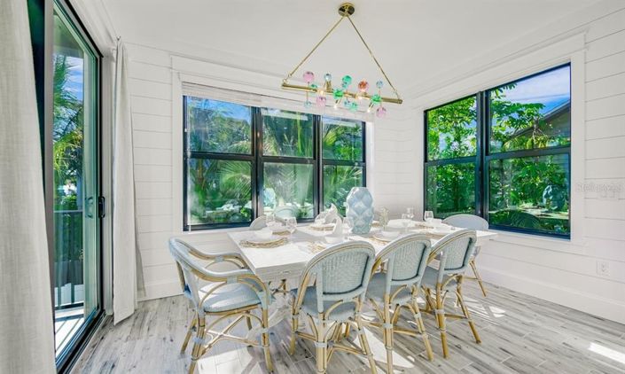 Image No.20-7 Bed Property for sale