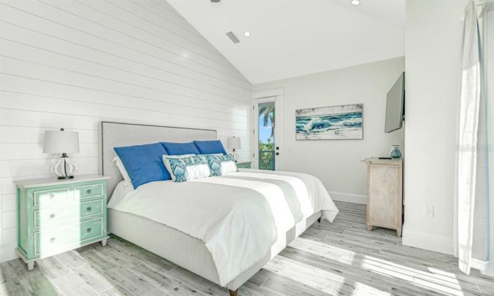 Image No.25-7 Bed Property for sale