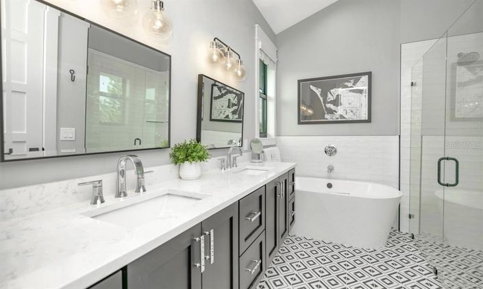 Image No.27-7 Bed Property for sale