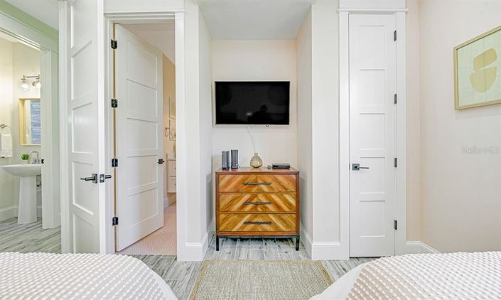 Image No.30-7 Bed Property for sale