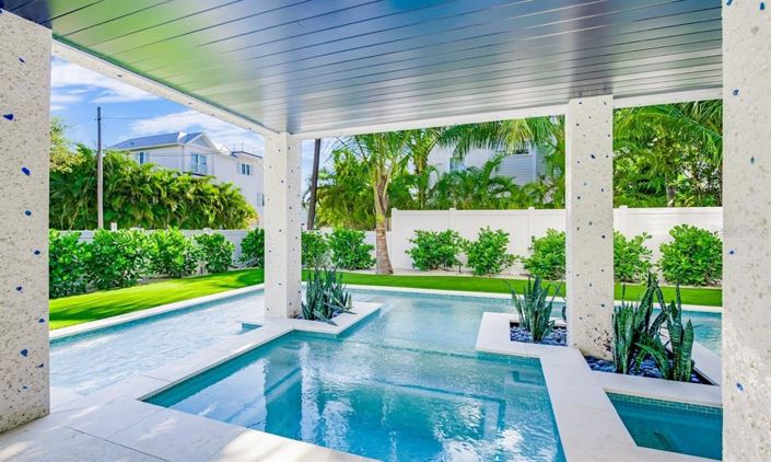 Image No.6-7 Bed Property for sale