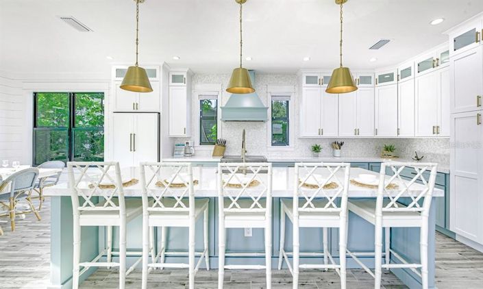 Image No.9-7 Bed Property for sale