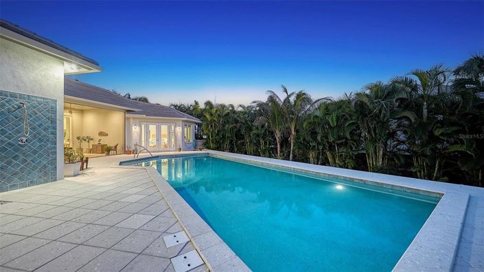 Image No.17-3 Bed Property for sale