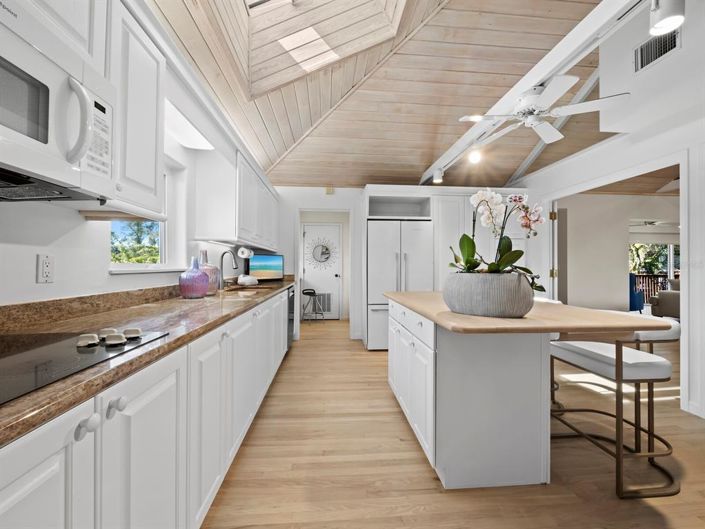 Image No.17-3 Bed Property for sale