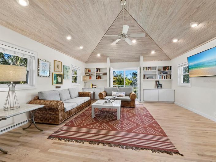 Image No.30-3 Bed Property for sale