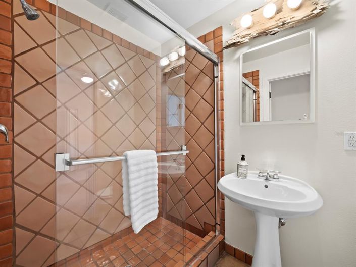 Image No.39-3 Bed Property for sale