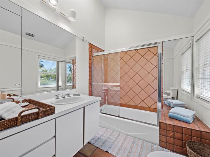 Image No.41-3 Bed Property for sale