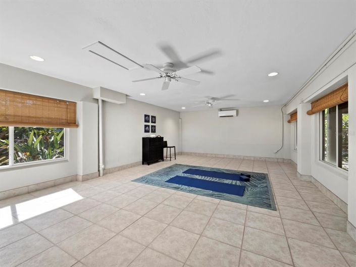 Image No.50-3 Bed Property for sale