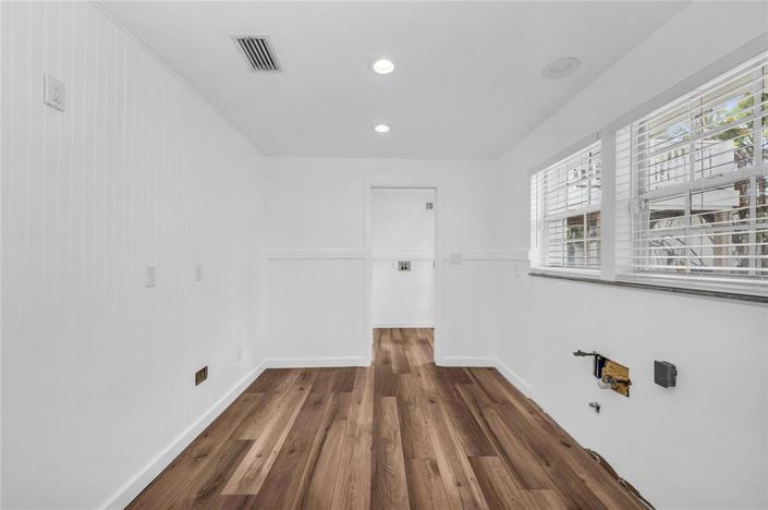 Image No.14-8 Bed Property for sale