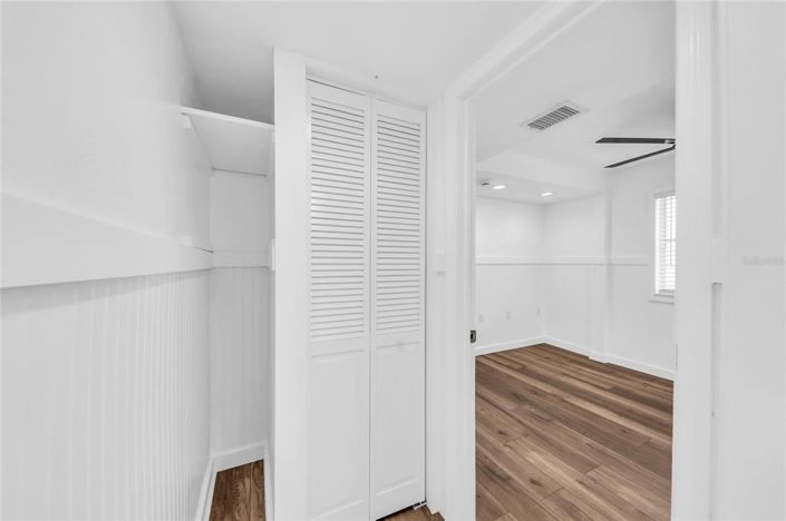 Image No.20-8 Bed Property for sale