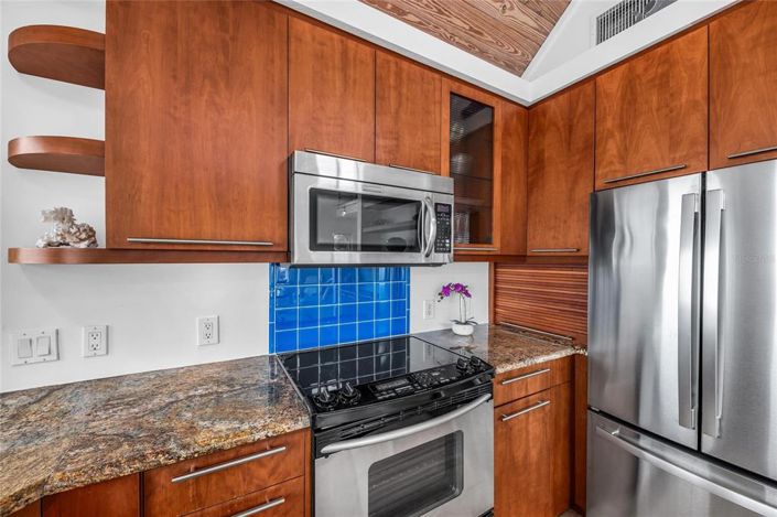 Image No.38-8 Bed Property for sale