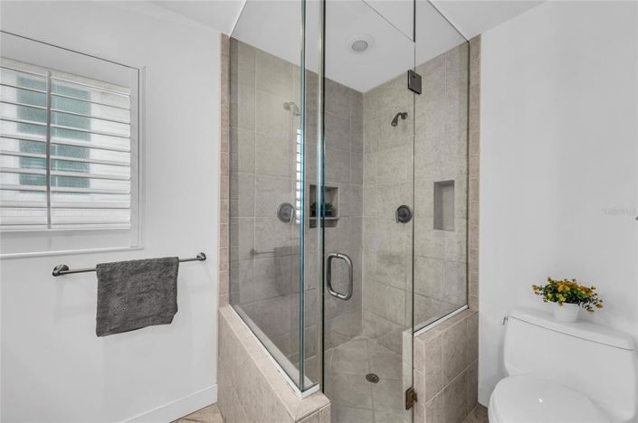 Image No.45-8 Bed Property for sale