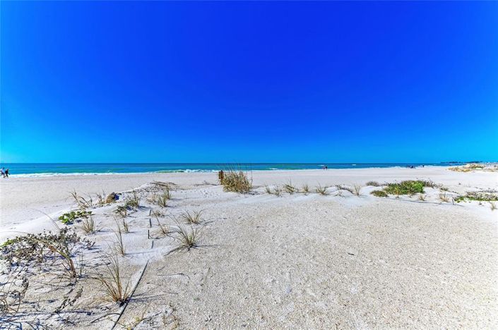 Image No.6-8 Bed Property for sale