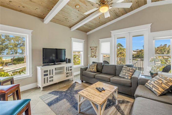 Image No.12-8 Bed Property for sale