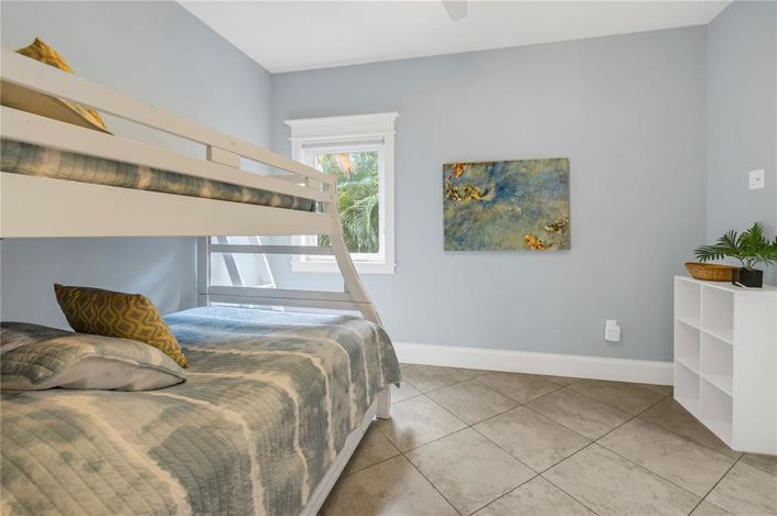 Image No.17-8 Bed Property for sale