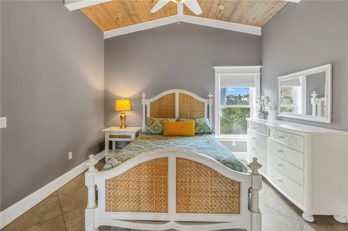 Image No.22-8 Bed Property for sale