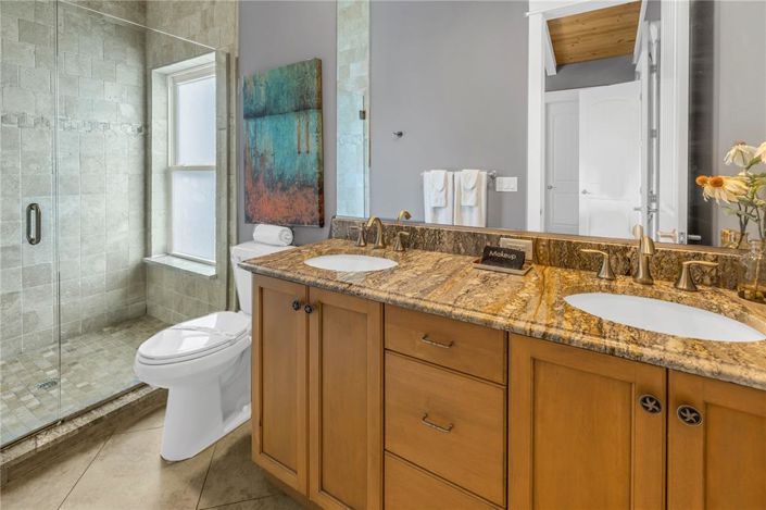 Image No.23-8 Bed Property for sale