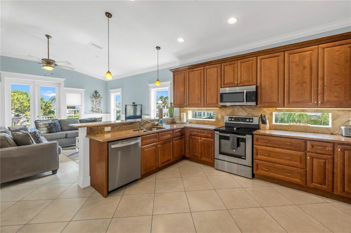 Image No.26-8 Bed Property for sale