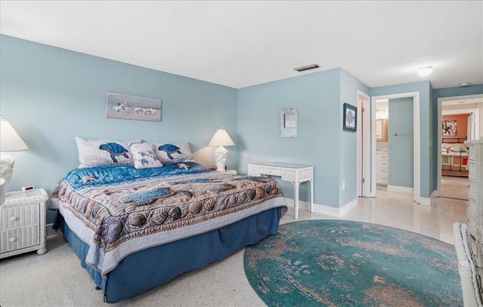 Image No.28-2 Bed Property for sale