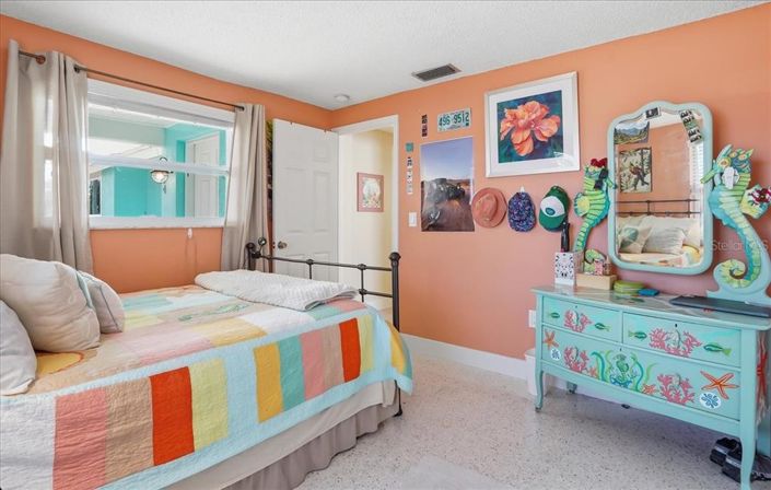 Image No.36-2 Bed Property for sale