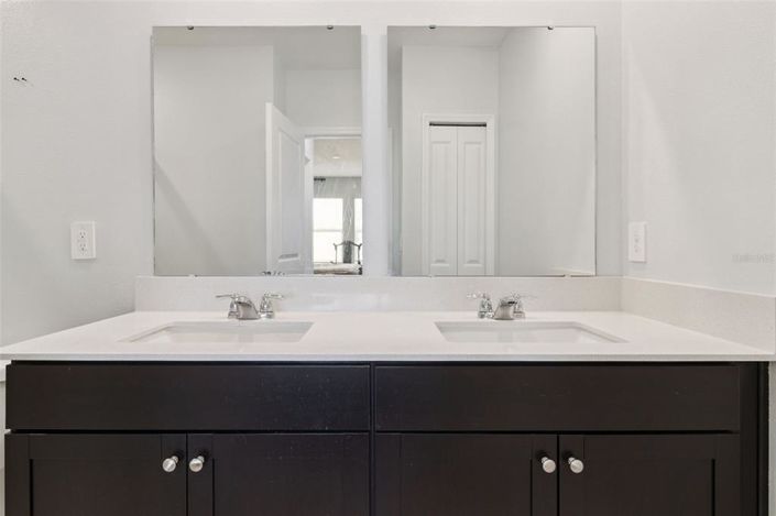 Image No.40-4 Bed Property for sale