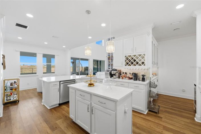 Image No.11-8 Bed Property for sale