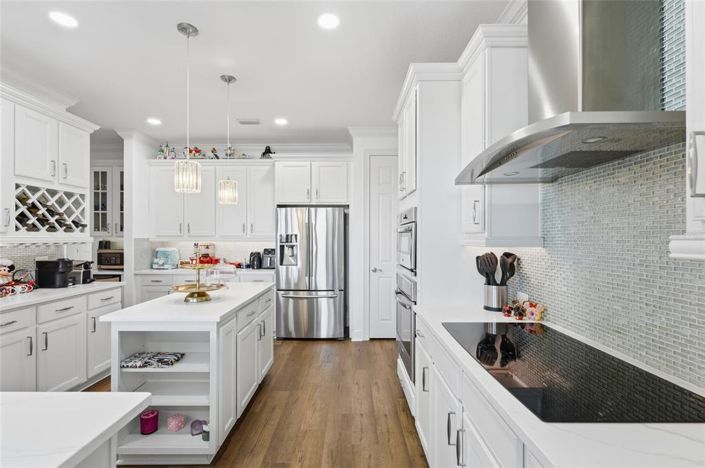 Image No.12-8 Bed Property for sale