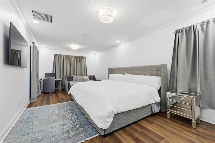 Image No.14-8 Bed Property for sale