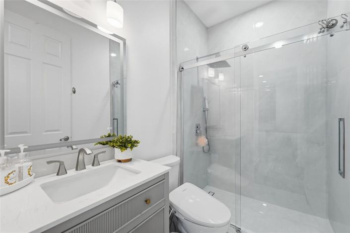 Image No.16-8 Bed Property for sale