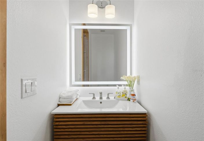 Image No.17-8 Bed Property for sale