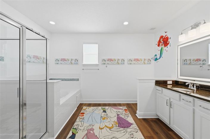 Image No.20-8 Bed Property for sale