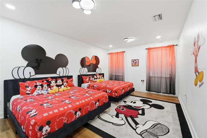 Image No.22-8 Bed Property for sale