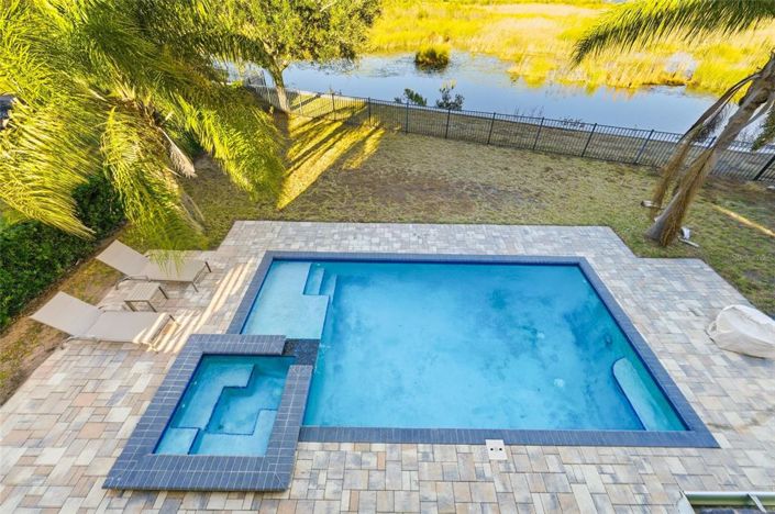 Image No.30-8 Bed Property for sale