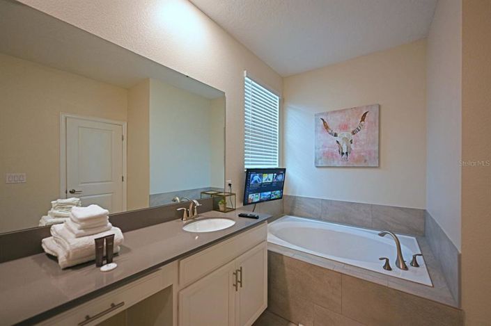 Image No.21-5 Bed Townhouse for sale