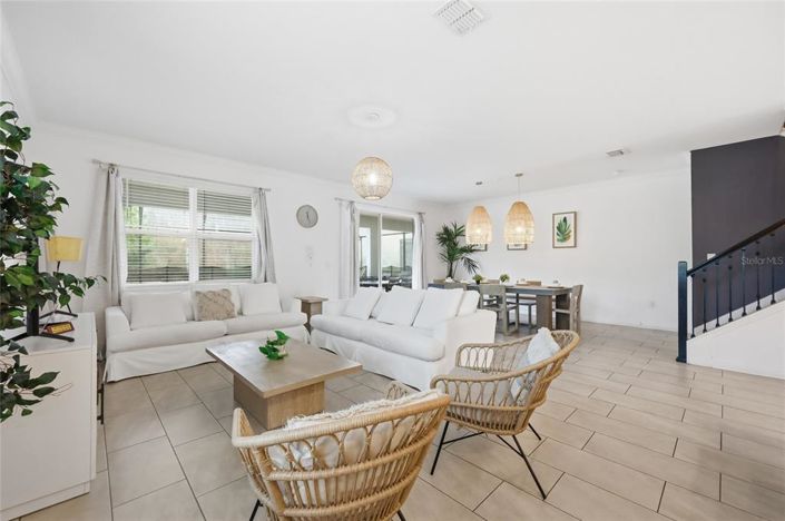 Image No.17-8 Bed Property for sale