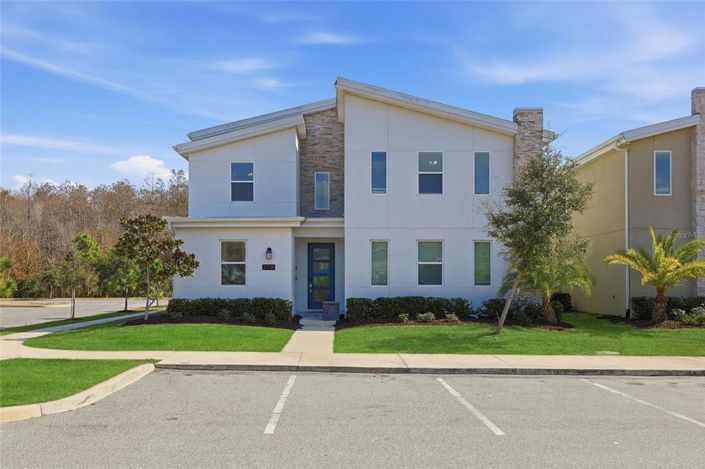 Image No.2-8 Bed Property for sale